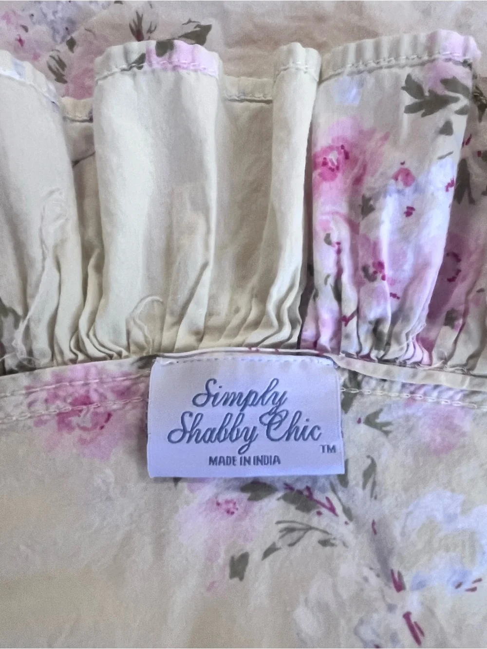 Shabby Chic Ruffled Tablecloth - Picture 12 of 12